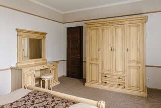 Отель Рестпарк рекреаційний комплекс Луцк Люкс-2